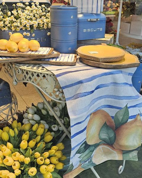 Allestimento vetrina a tema limoni - Harmony Collegno