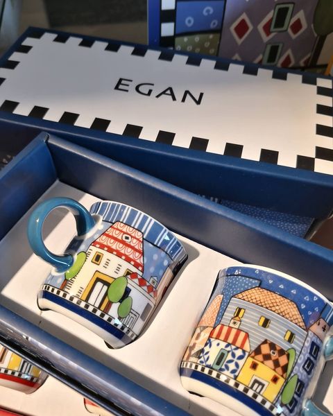 Tazze Egan con casette colorate dipinte a mano - Harmony Collegno